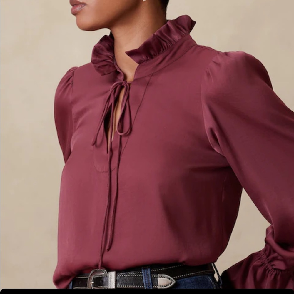 ♥️ NEW Banana Republic Ruffle-Tie Blouse